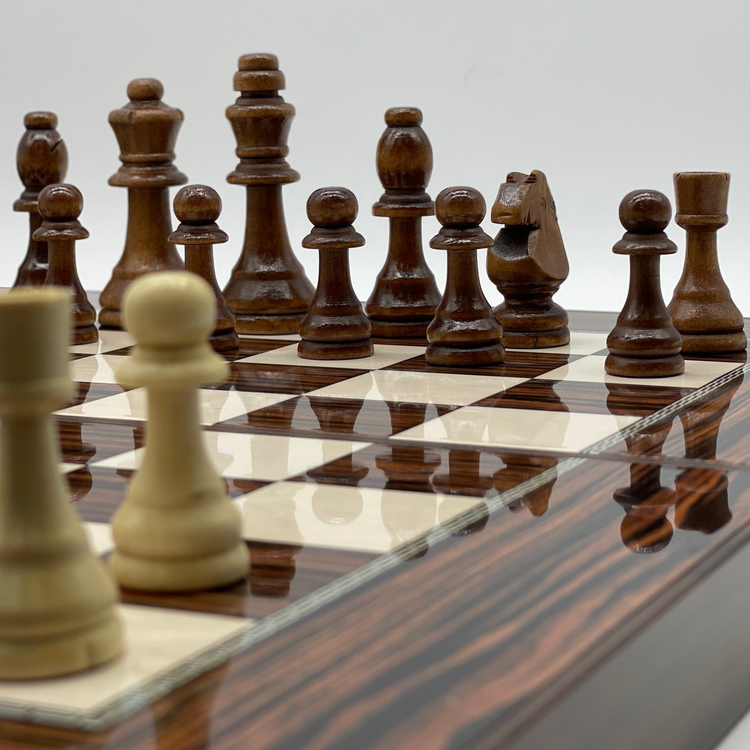 Handmade Dark Brown Pattern Backgammon Set With Wooden Chess Pieces