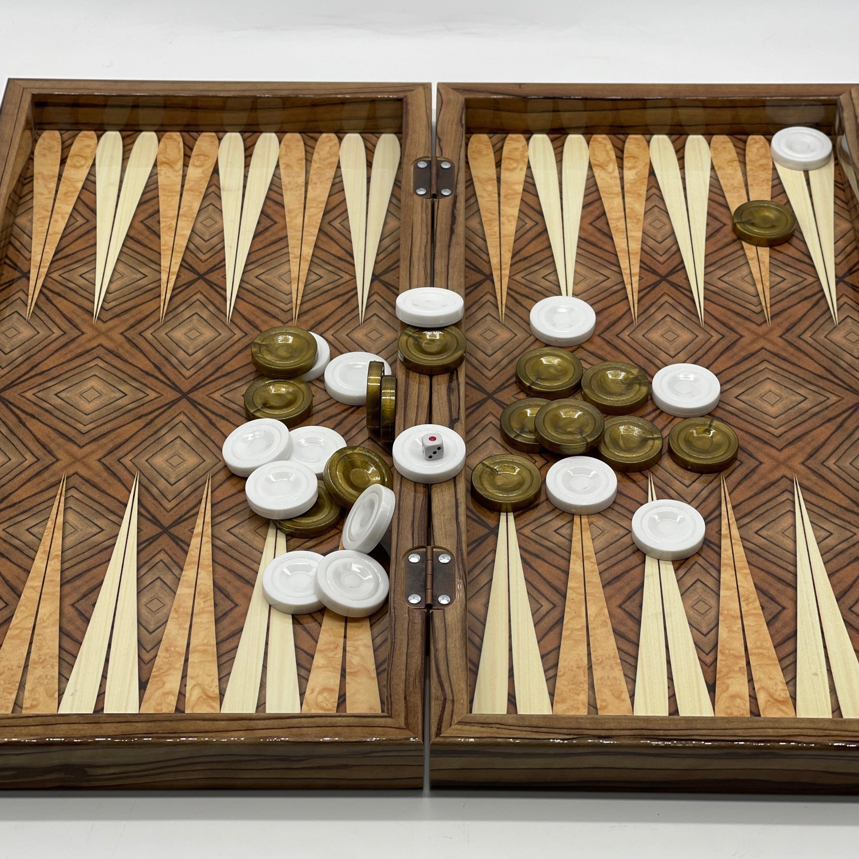 Handmade Brown Pattern Backgammon Set With Polyester Crusaders Chess Pieces