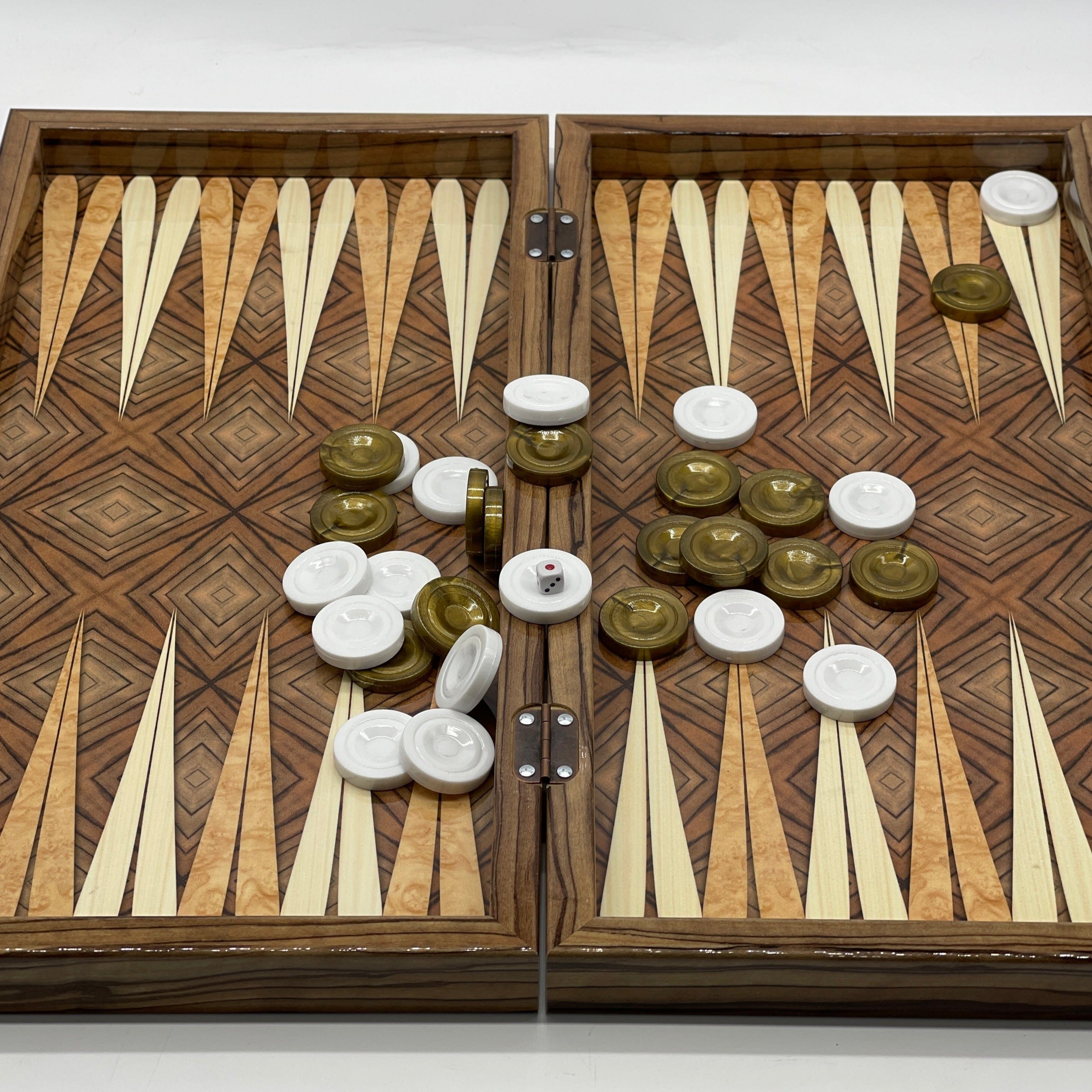 Handmade Brown Pattern Backgammon Set With Polyester Crusaders Chess Pieces