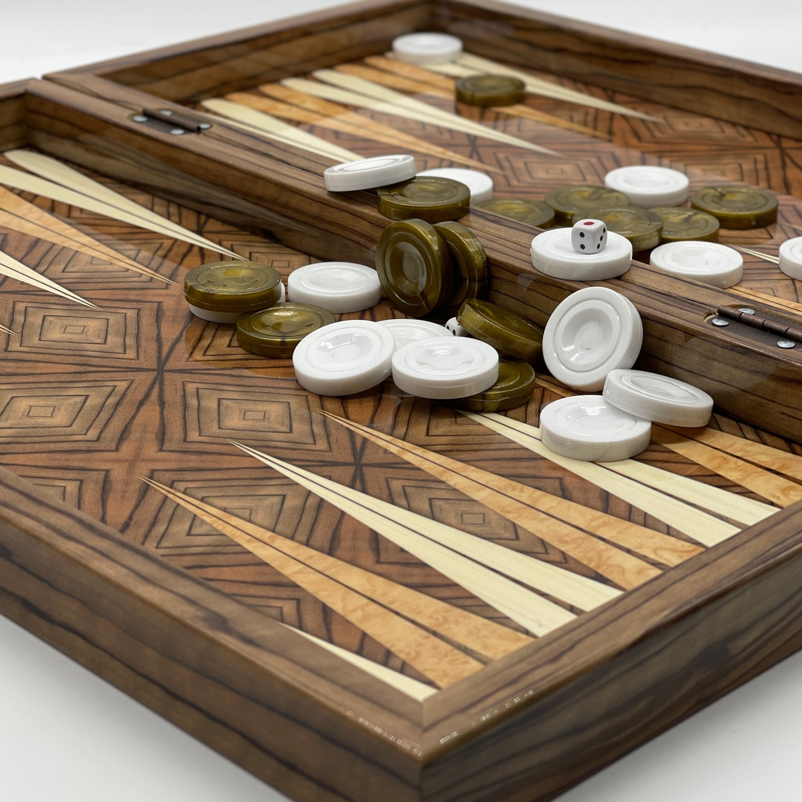 Handmade Brown Pattern Backgammon Set With Polyester Crusaders Chess Pieces