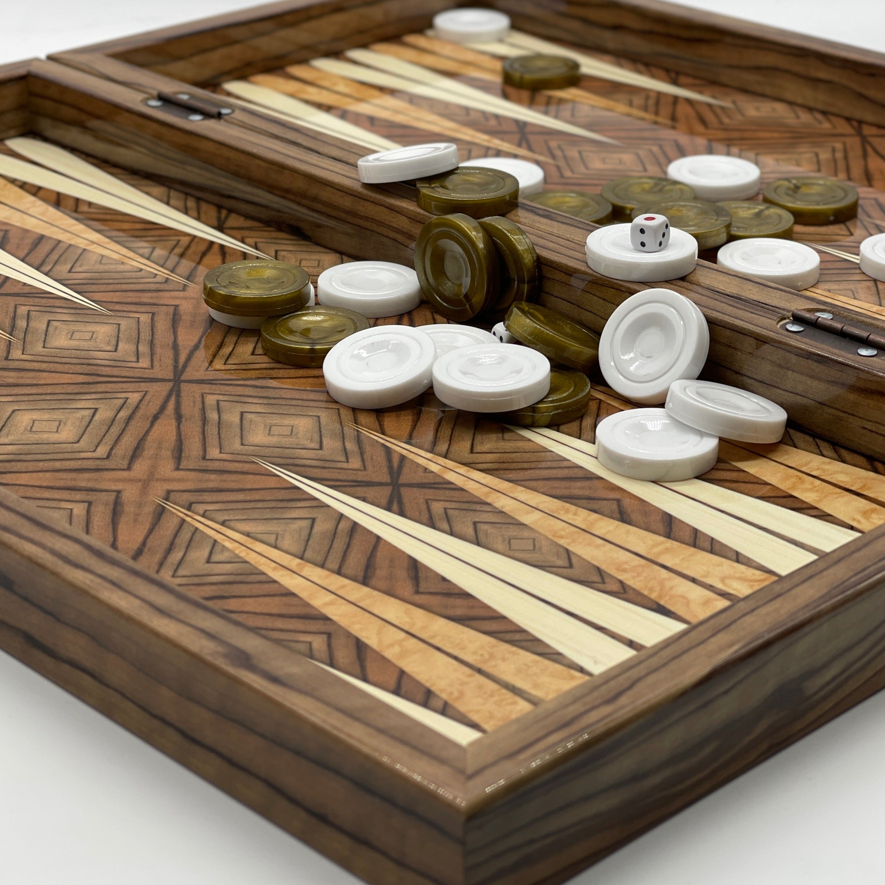 Handmade Brown Pattern Backgammon Set With Polyester Crusaders Chess Pieces