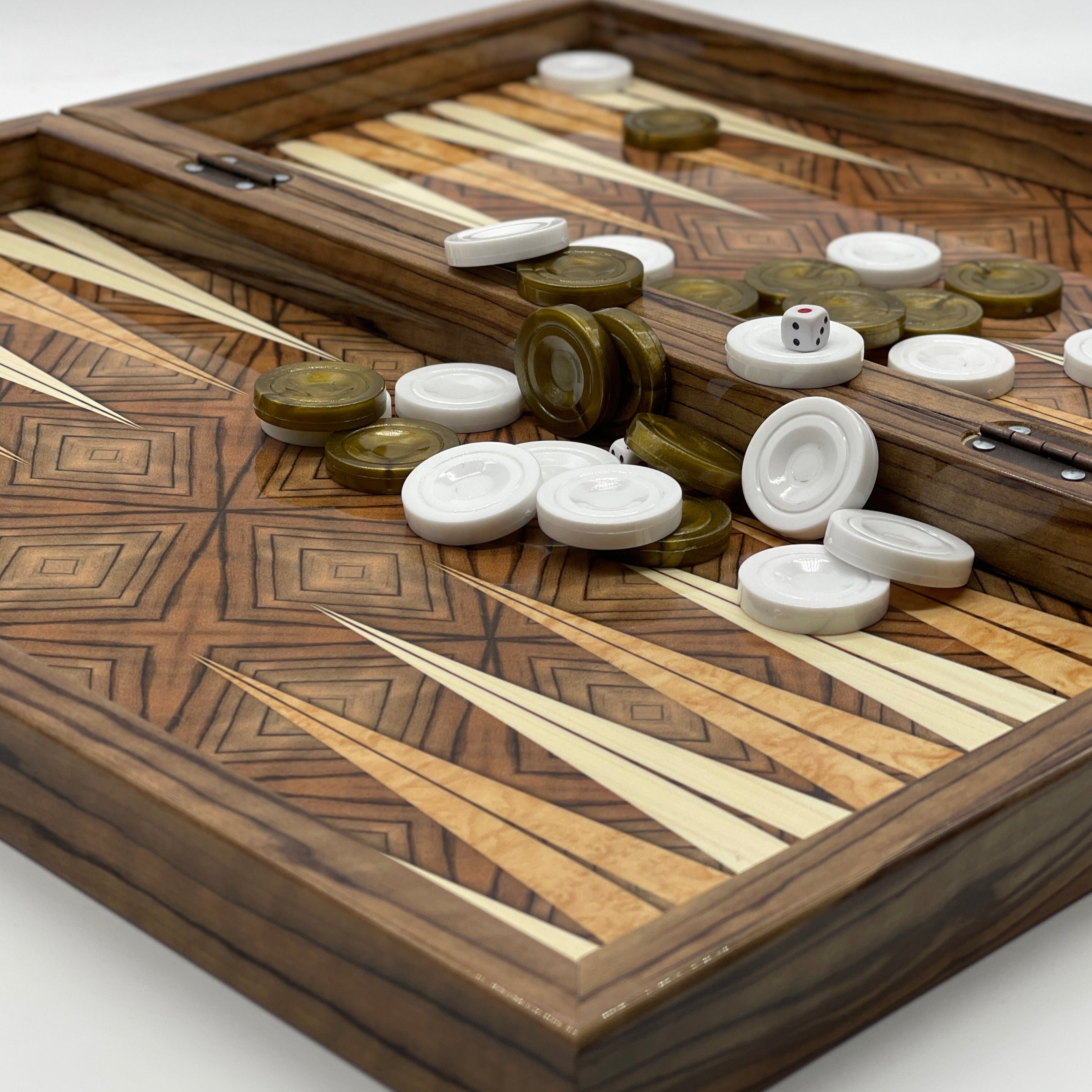 Handmade Brown Pattern Backgammon Set With Polyester Camelot Chess Pieces