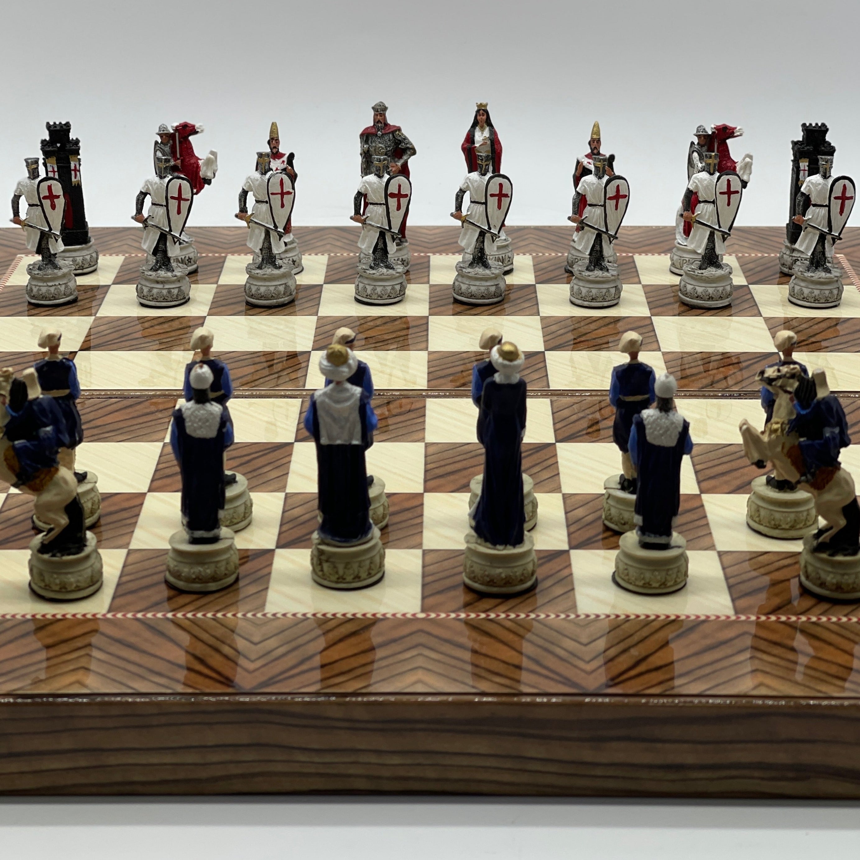 Handmade Brown Pattern Backgammon Set With Polyester Crusaders Chess Pieces