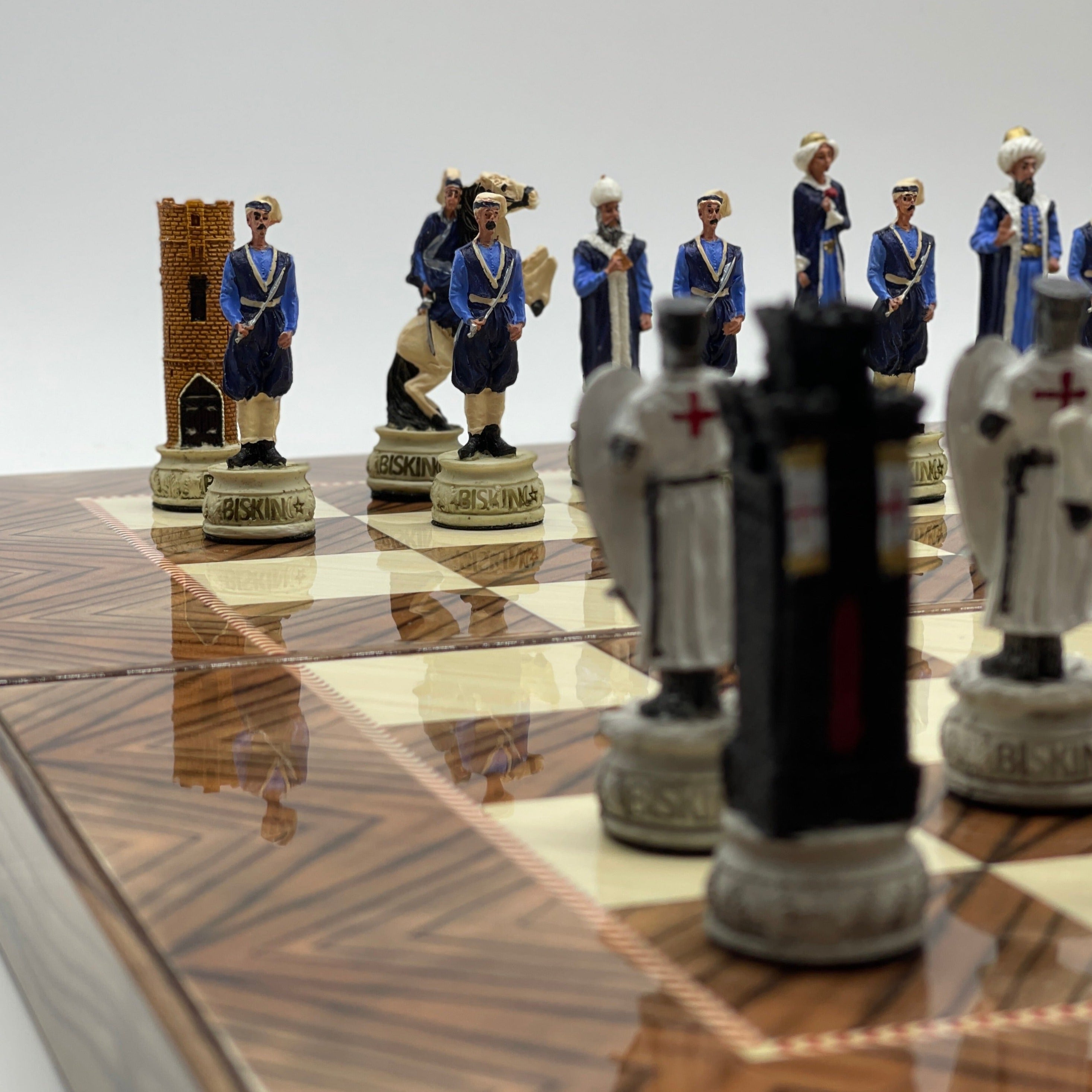 Handmade Brown Pattern Backgammon Set With Polyester Crusaders Chess Pieces