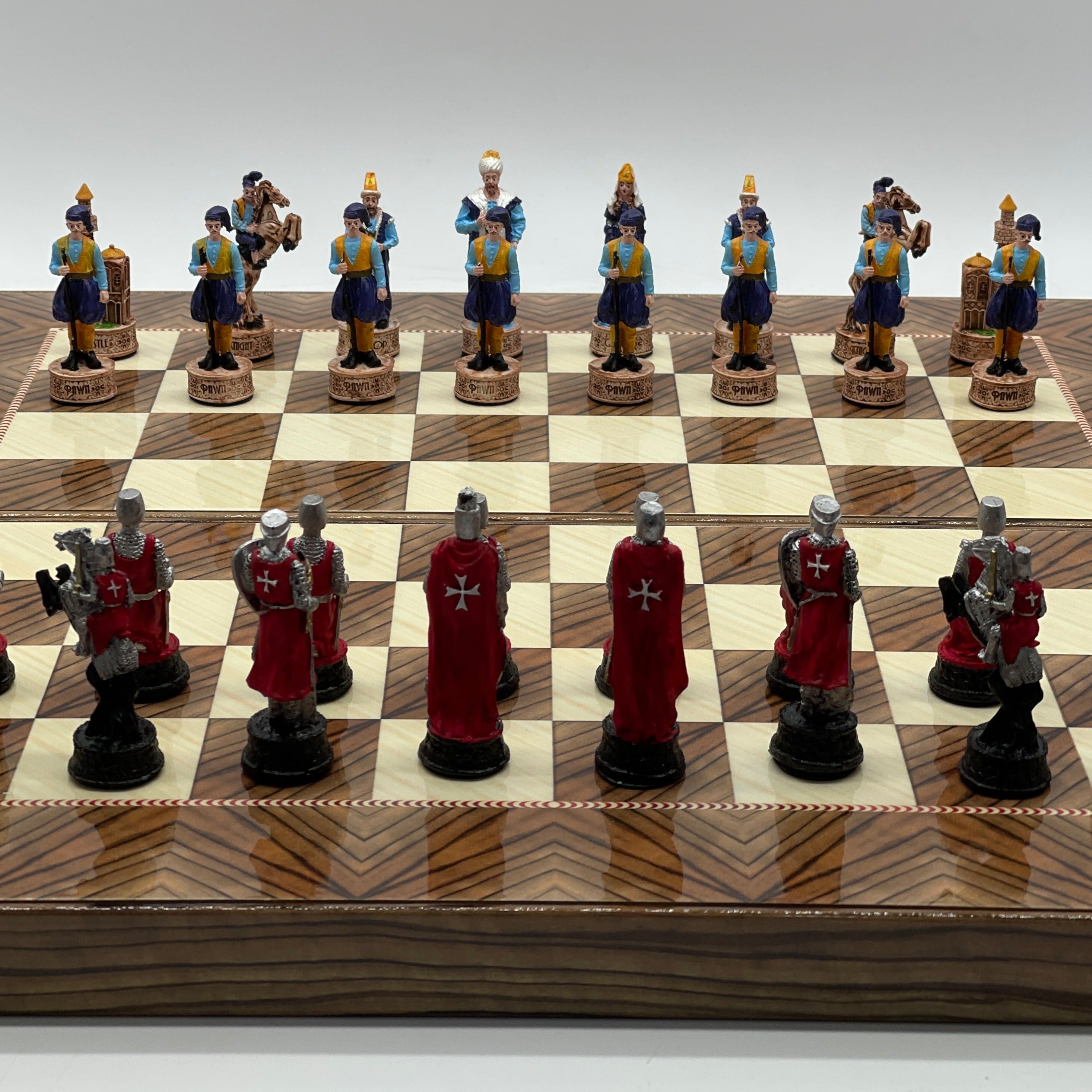 Handmade Brown Pattern Backgammon Set With Polyester Crusaders Chess Pieces