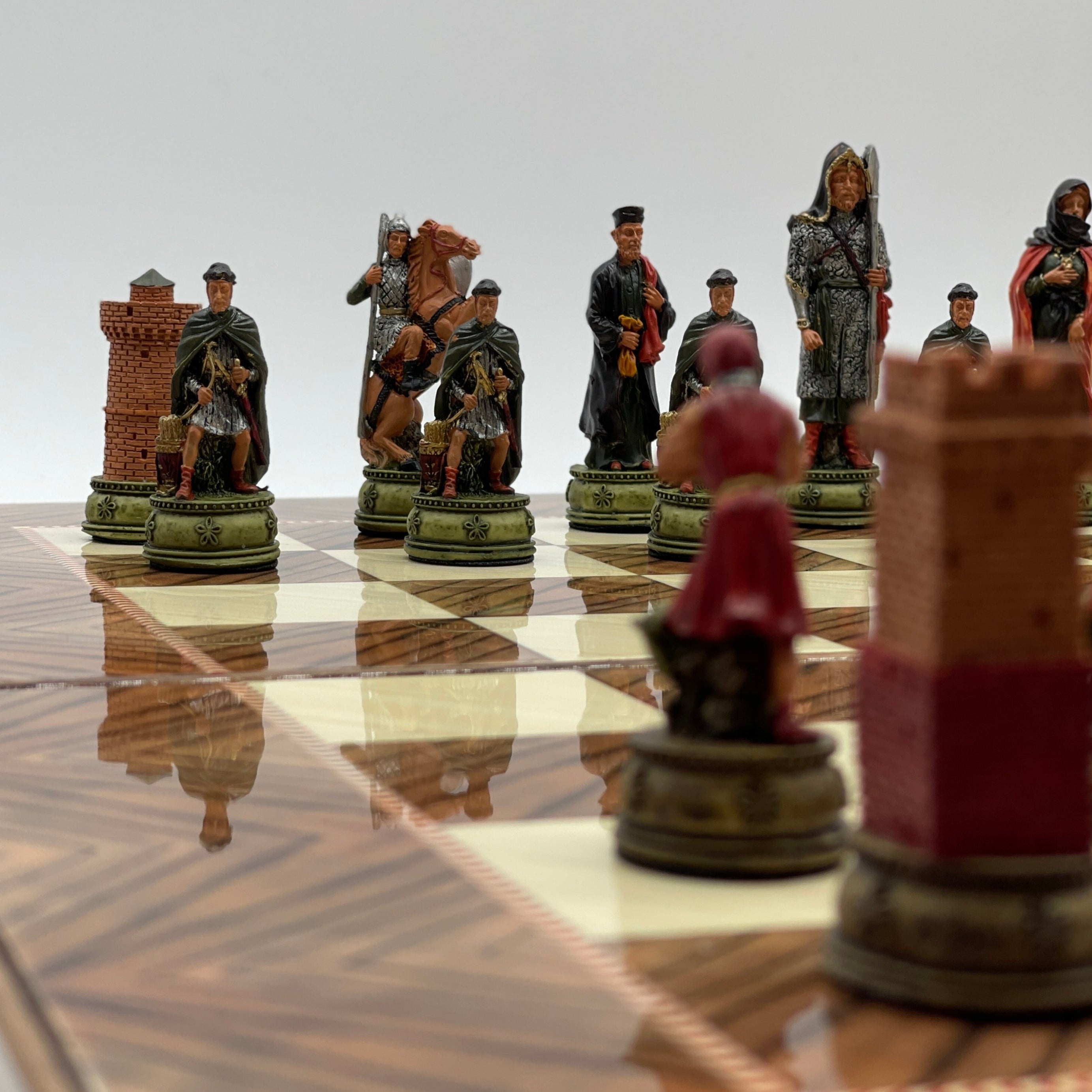 Handmade Brown Pattern Backgammon Set With Polyester Camelot Chess Pieces