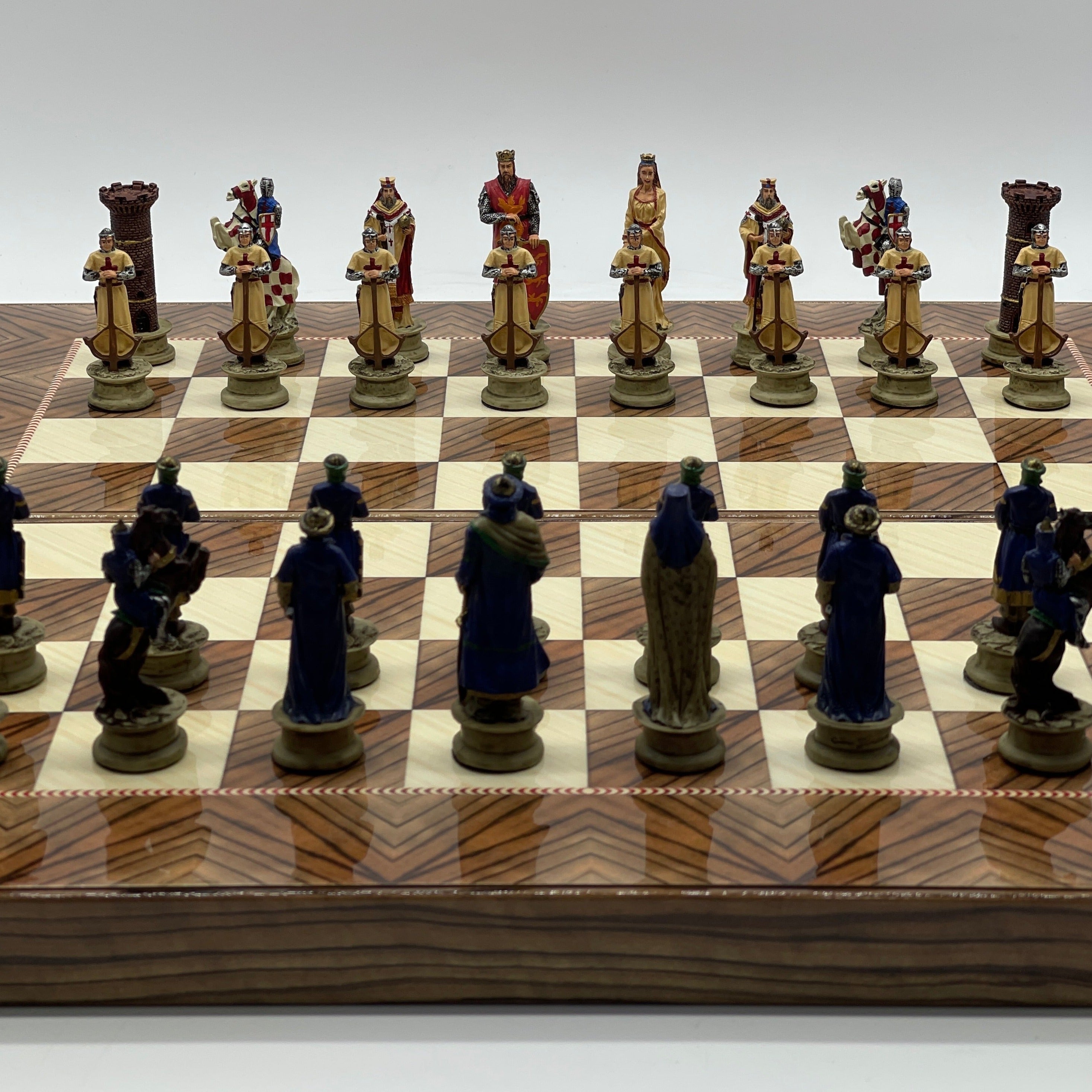 Handmade Brown Pattern Backgammon Set With Polyester Crusaders Chess Pieces