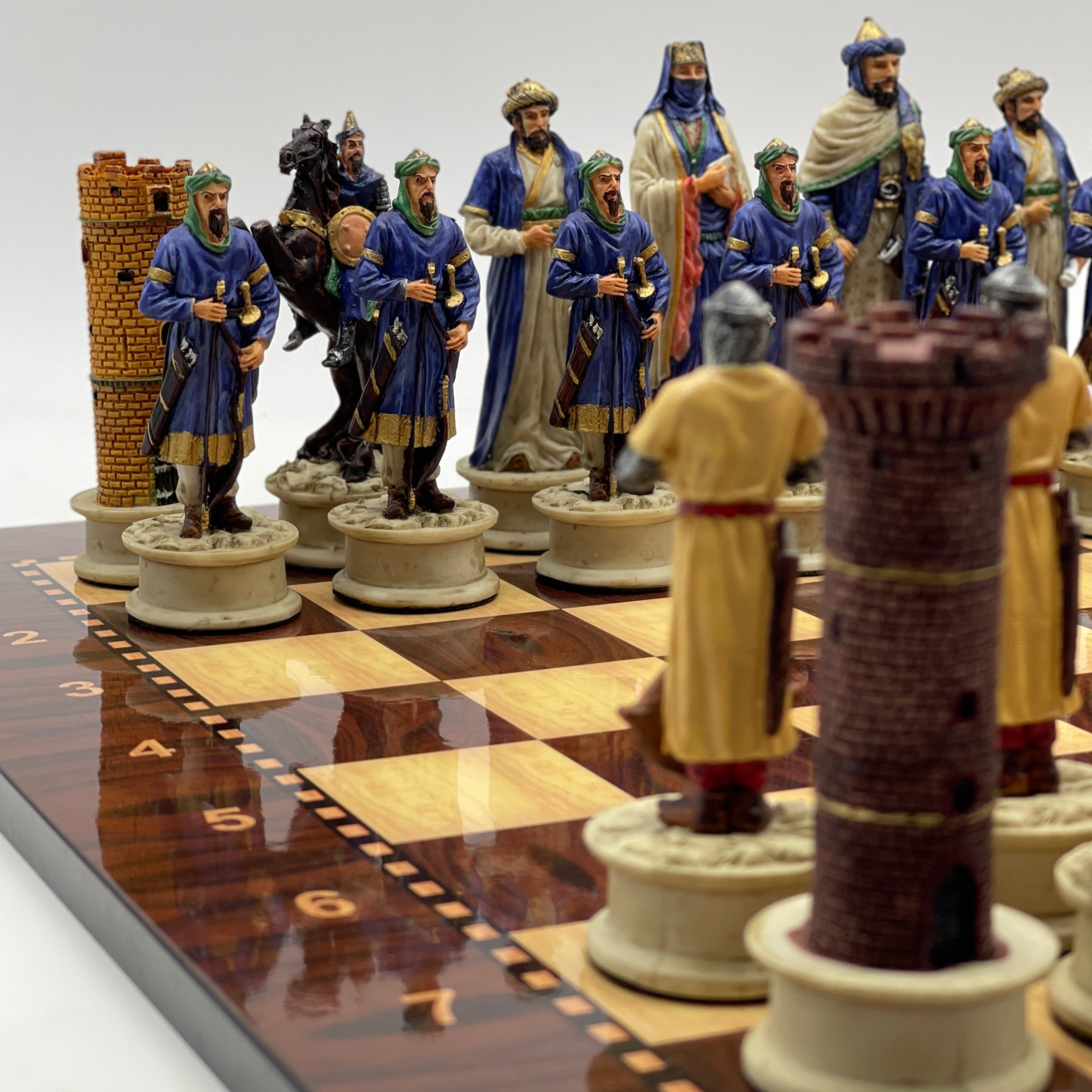 Large Walnut Marble Pattern Chess Board With Crusaders Polyester Chess Pieces