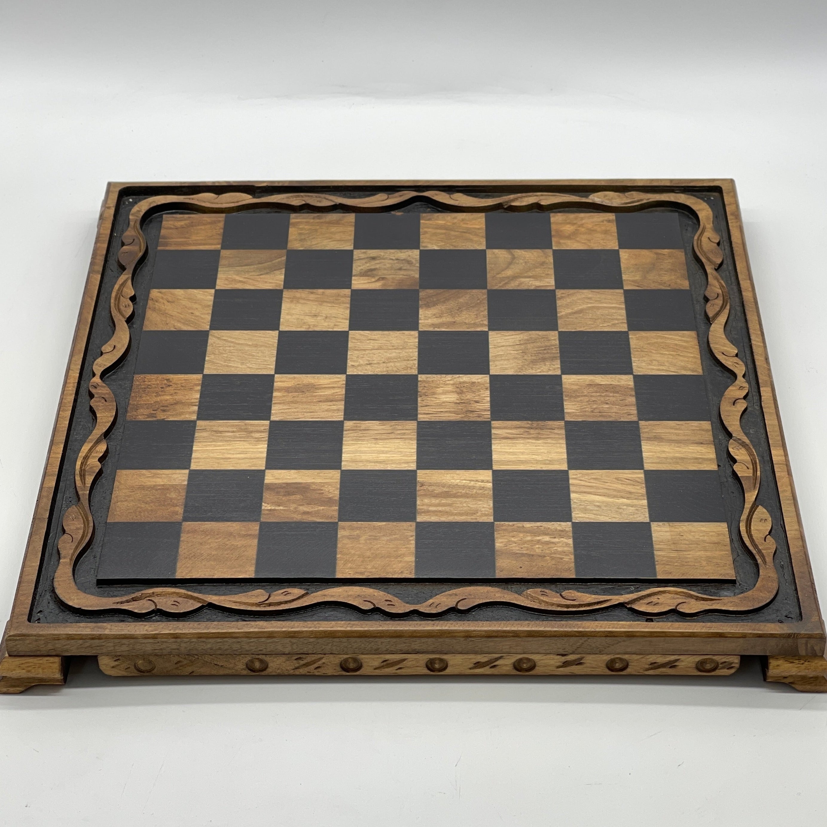 Handmade Wooden Chess Set With Large Ottomans Polyester Chess Pieces