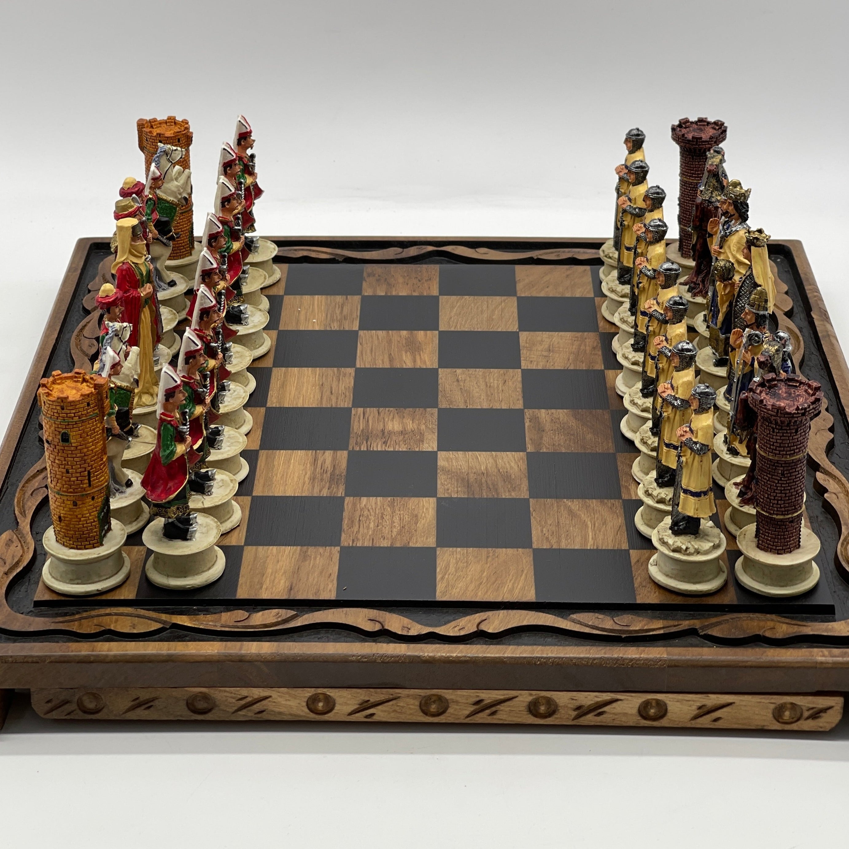 Handmade Wooden Chess Set With Large Ottomans Polyester Chess Pieces