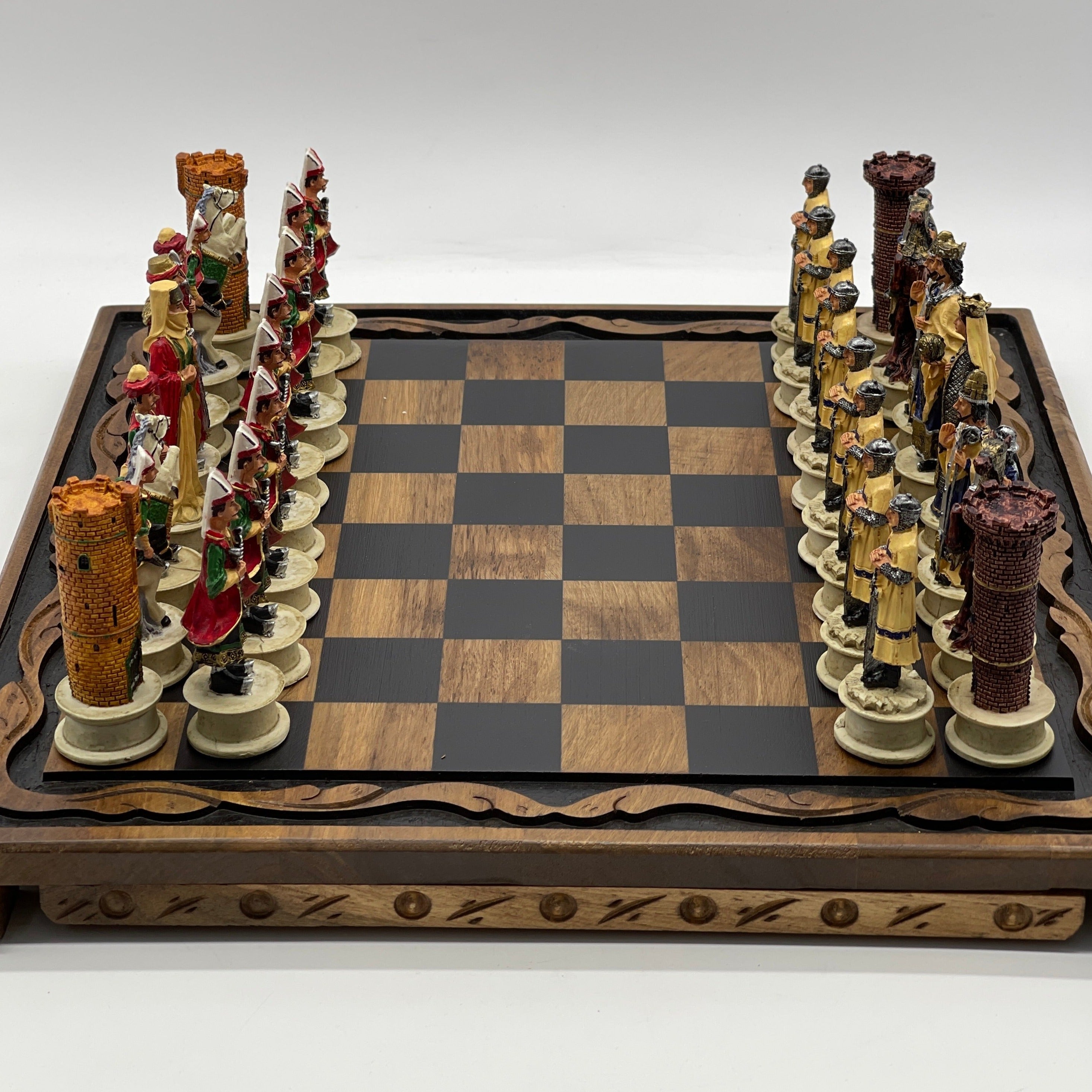 Handmade Wooden Chess Set With Large Ottomans Polyester Chess Pieces