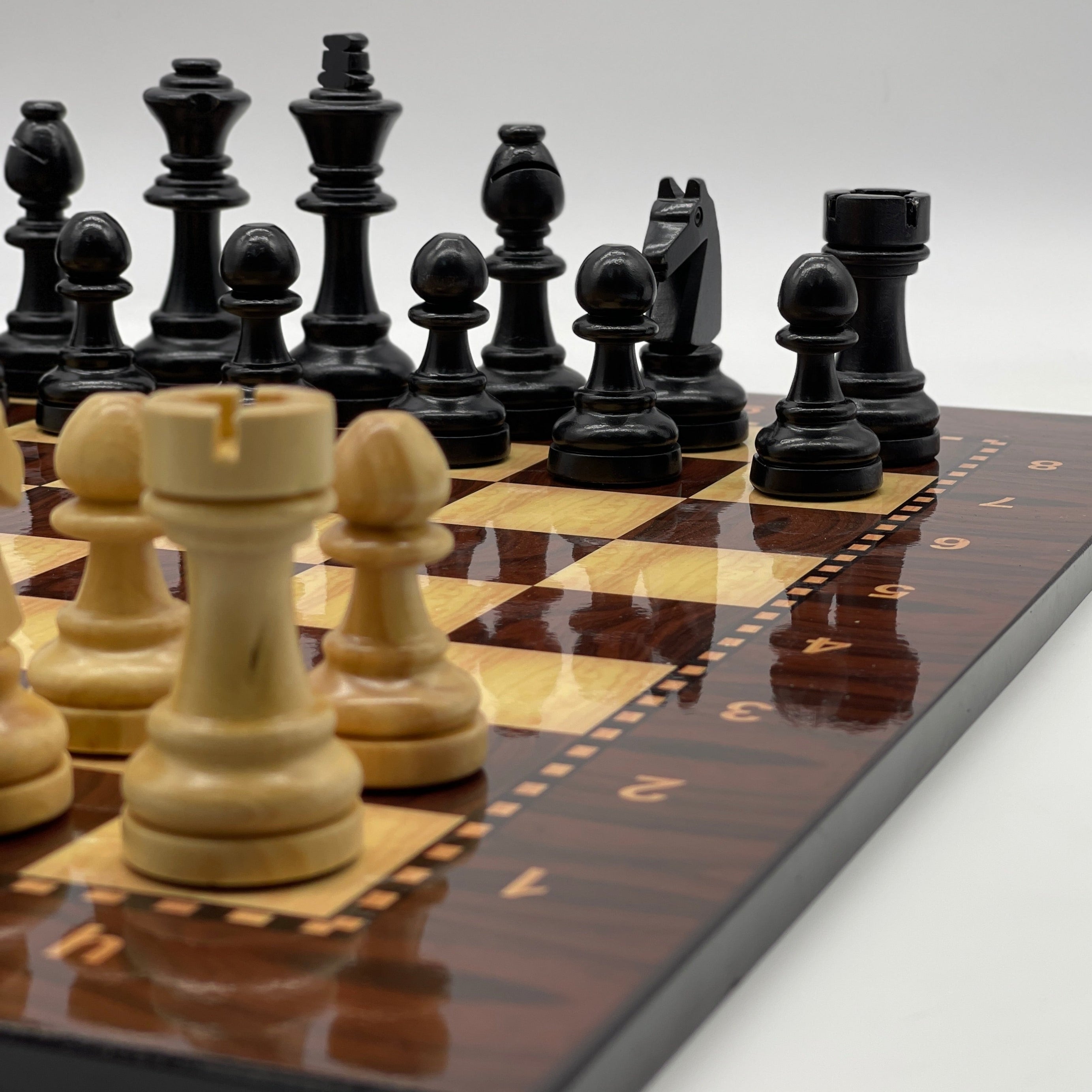 Walnut Marble Pattern Chess Board With Wooden Boxwood Chess Pieces