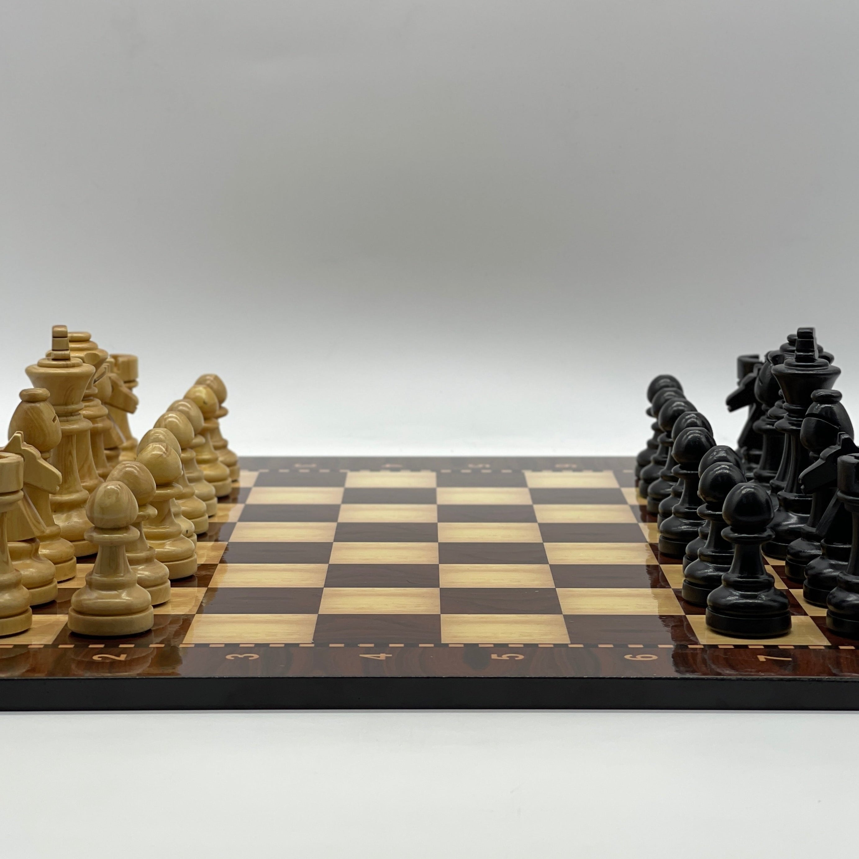 Walnut Marble Pattern Chess Board With Wooden Boxwood Chess Pieces