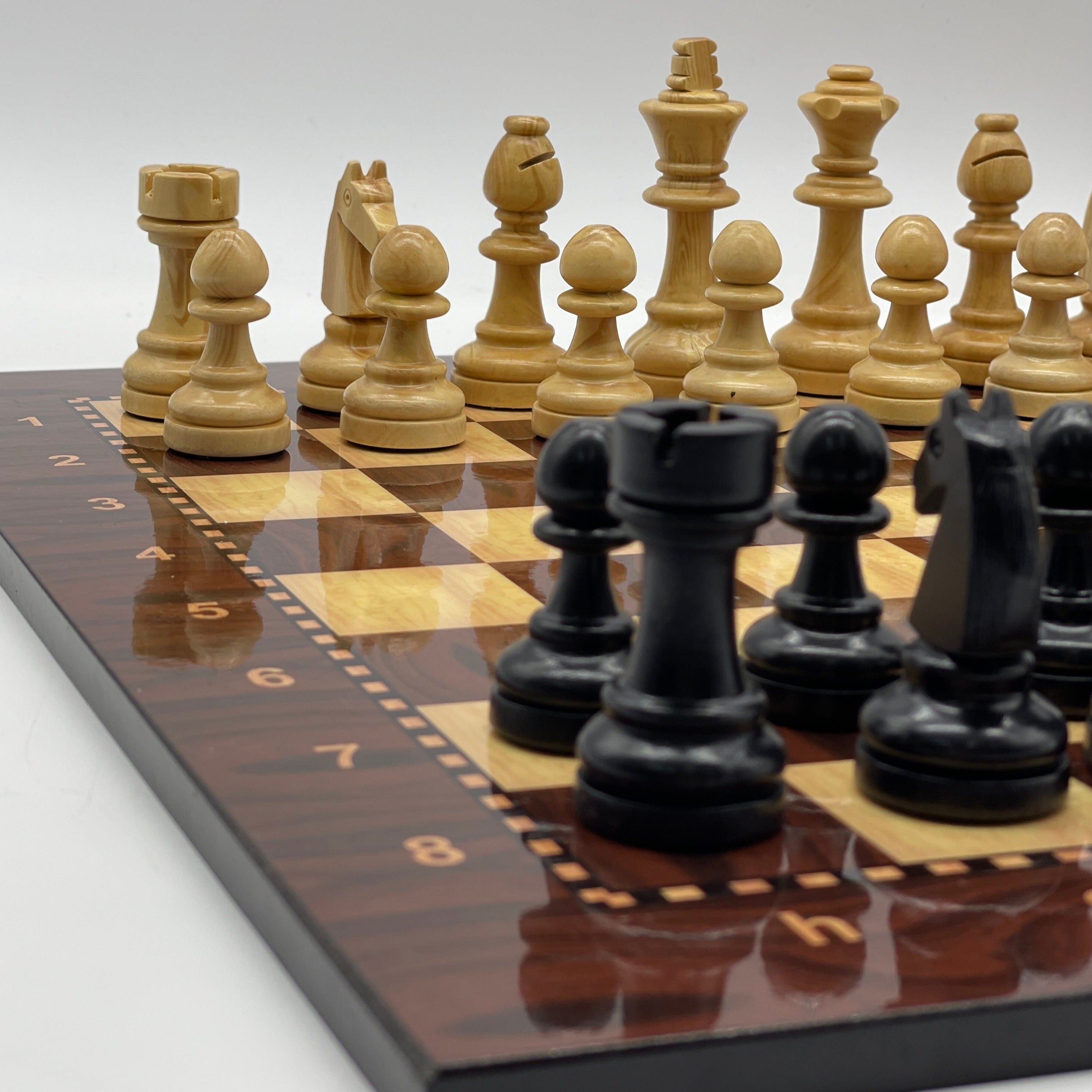 Walnut Marble Pattern Chess Board With Wooden Boxwood Chess Pieces