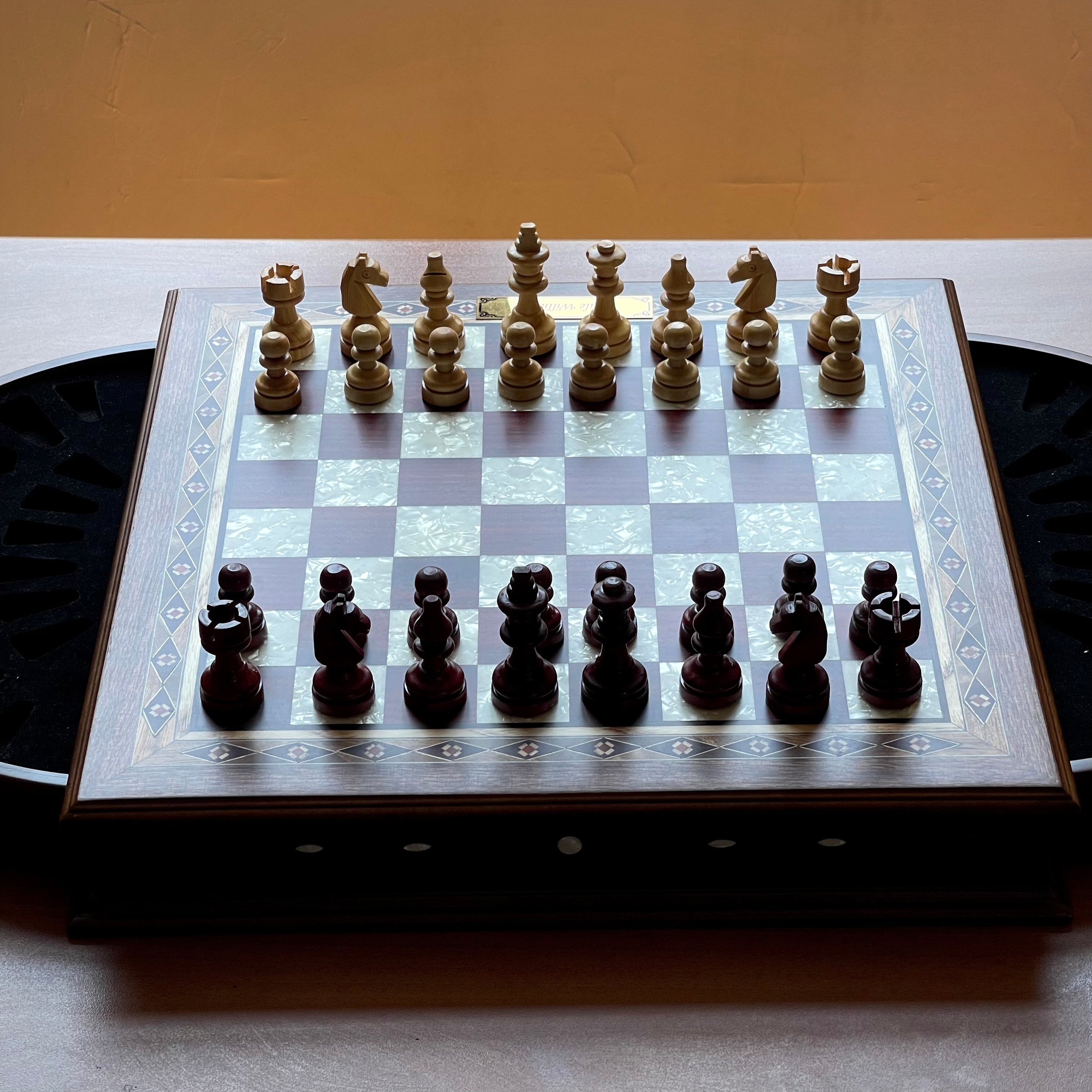 Walnut Wooden Circle Storage Chess Board with Classic Wood Chess Pieces