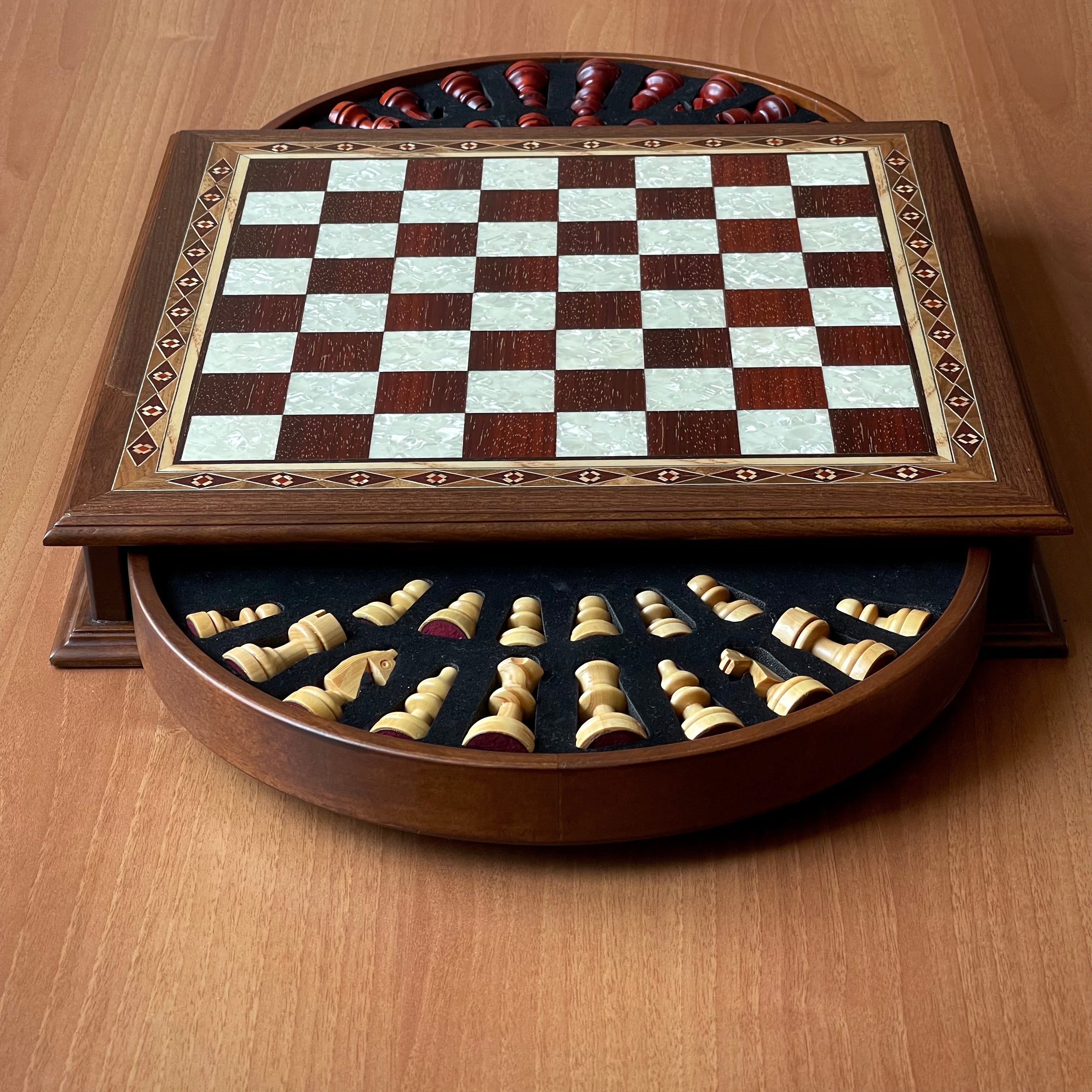 Walnut Wooden Circle Storage Chess Board with Classic Wood Chess Pieces