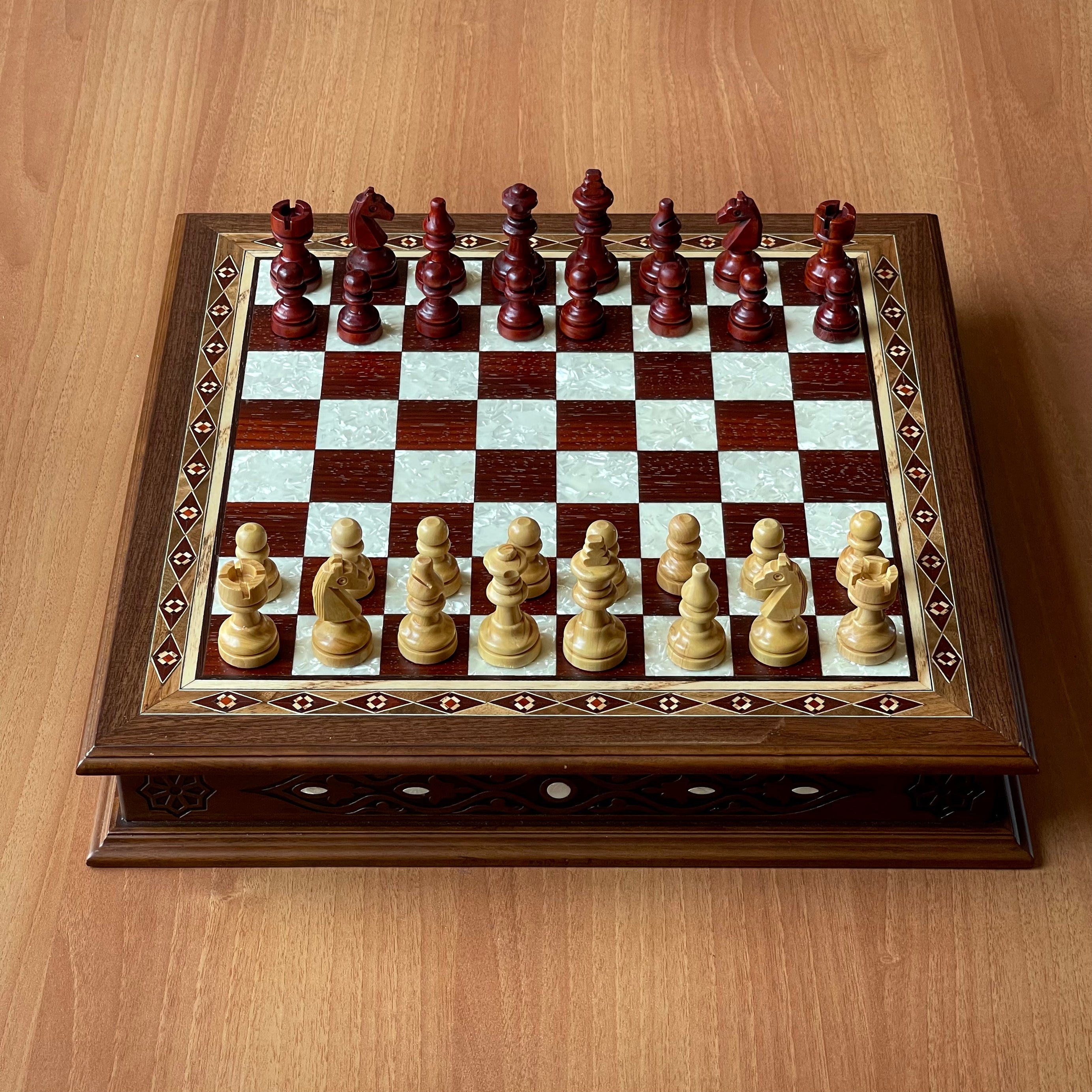 Walnut Wooden Circle Storage Chess Board with Classic Wood Chess Pieces