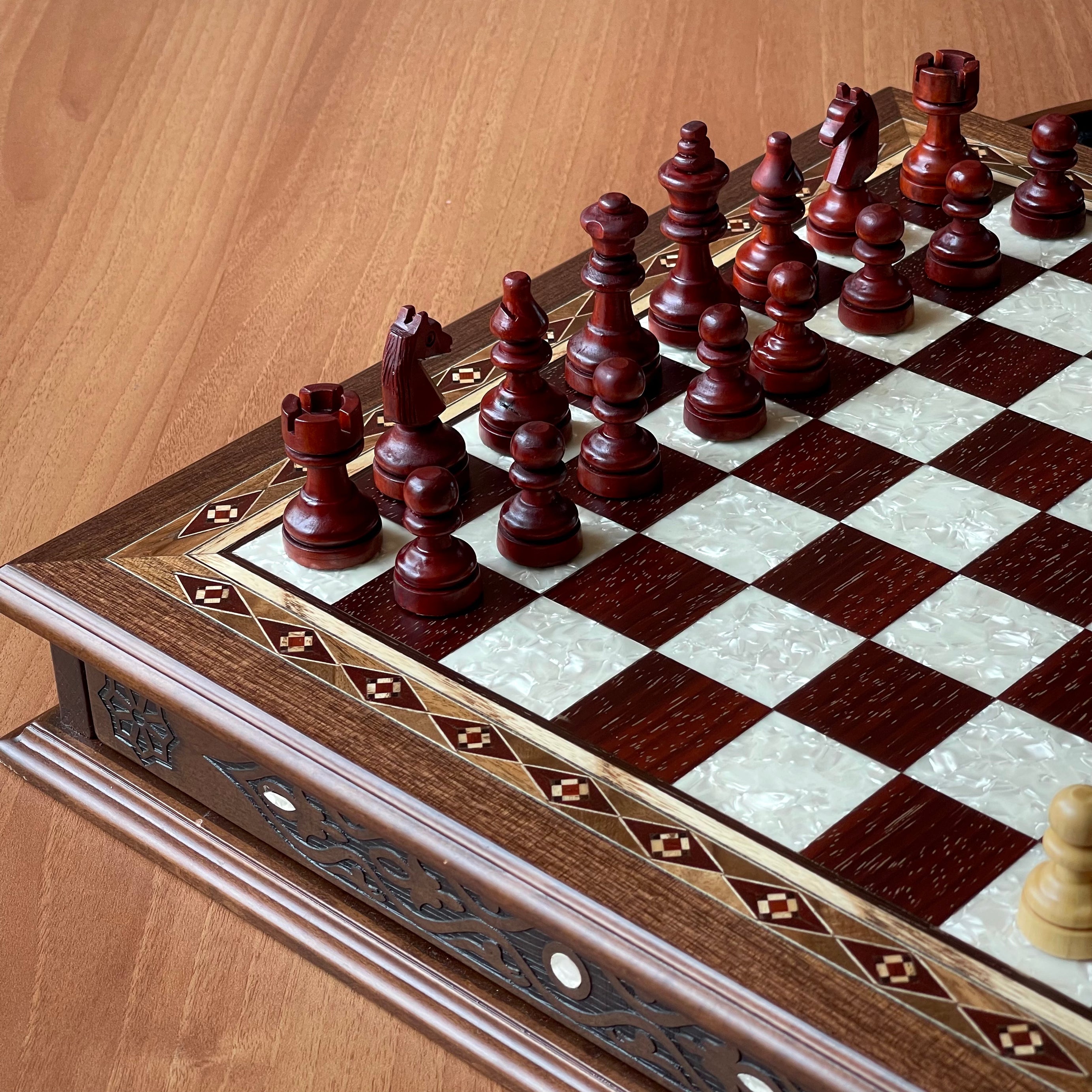 Walnut Wooden Circle Storage Chess Board with Classic Wood Chess Pieces