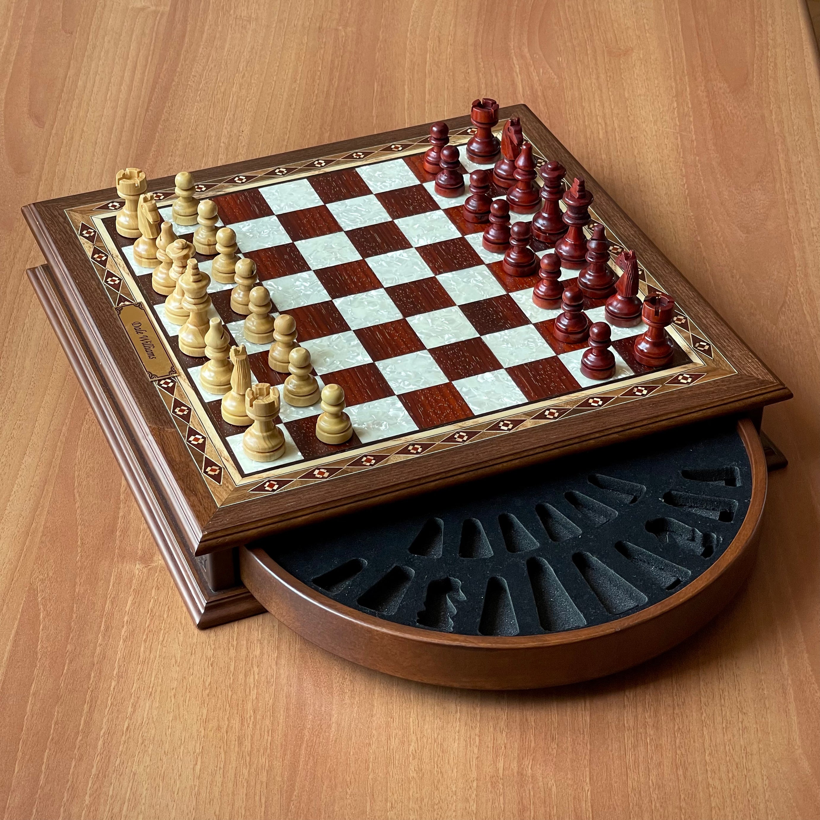 Walnut Wooden Circle Storage Chess Board with Classic Wood Chess Pieces